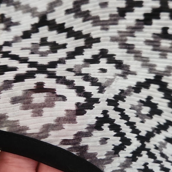 Vera Wang Geometric Crossback Tank Top - Picture 3 of 4